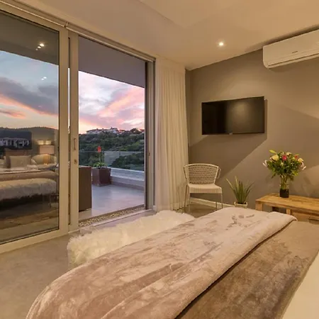 Crown On The Heads Hotel Knysna Buitenkant foto